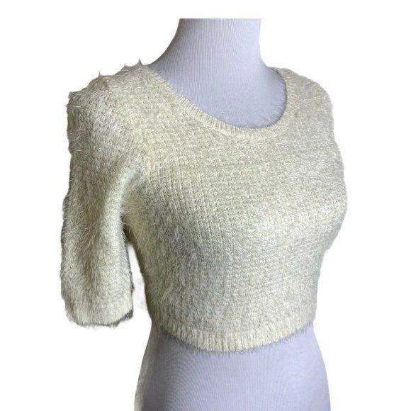 Kendall & Kylie Short Sleeve Chenille Crop Sweater - Picture 3 of 10